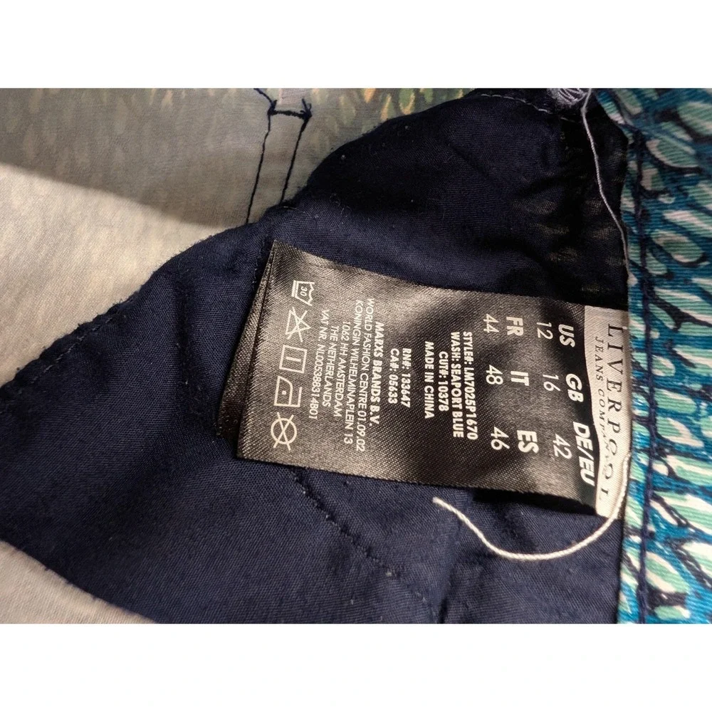 Liverpool Women's Jeans‎ Turquoise Design Size 12 Inseam 21 Cropped Button Zip